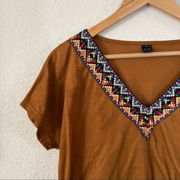 V Neck embroidery top Size XL 12 - Picture 5 of 6